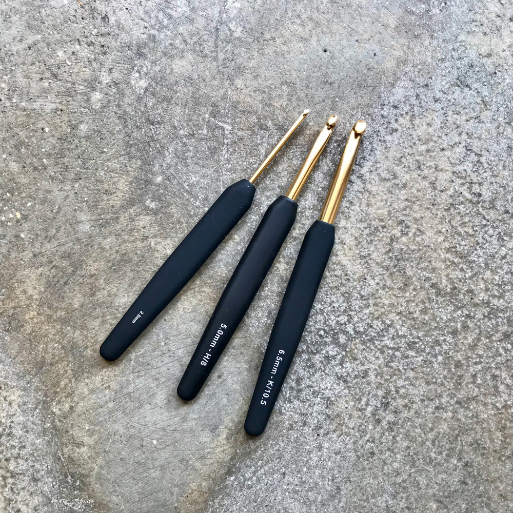 KnitPro gold aluminium crochet hook - Image 2