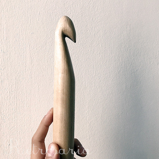 KnitPro Jumbo Birch crochet hook - Image 2