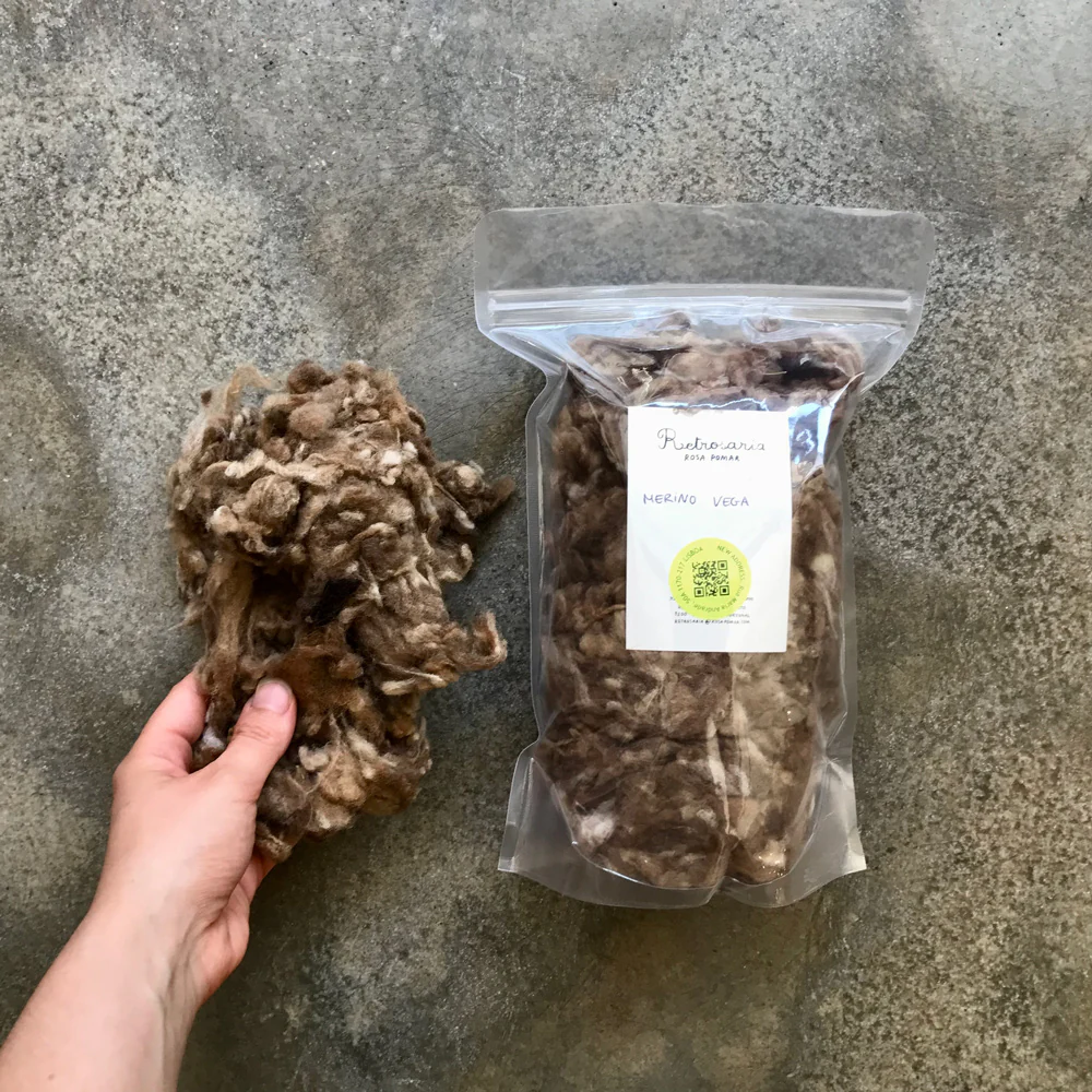 Native Portuguese sheep wool for spinning and felting - Image 10