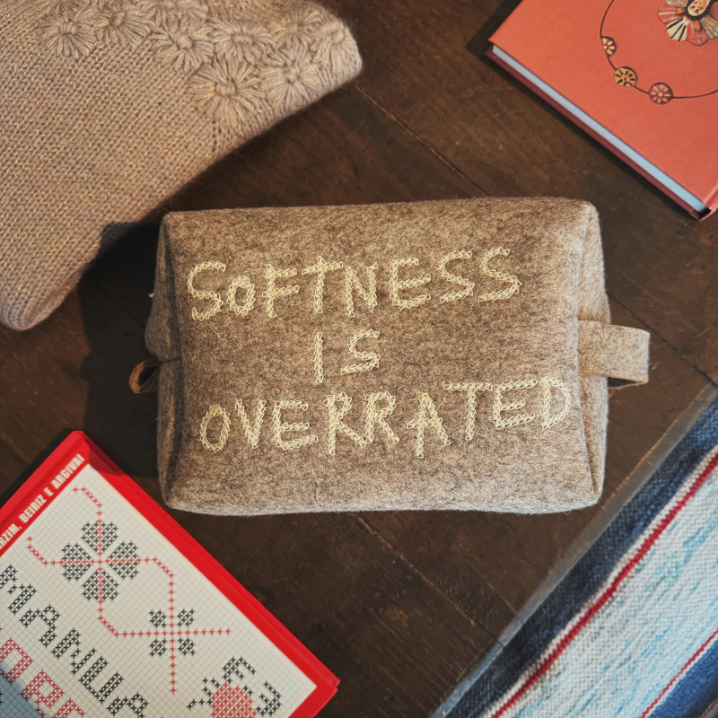 Wool felt travel pouch - Image 7