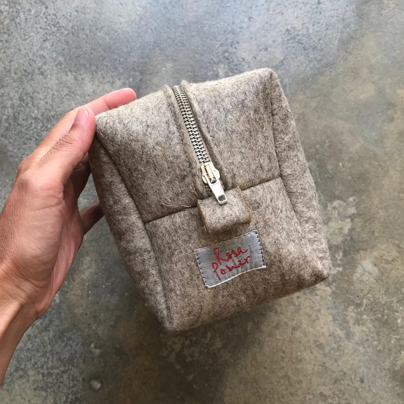 Wool felt travel pouch - Image 4