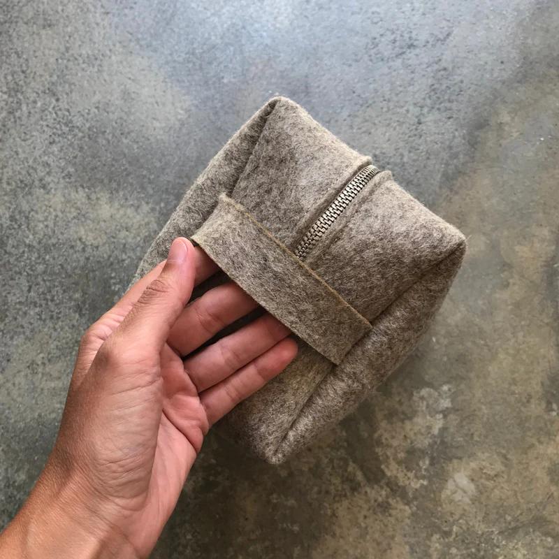 Wool felt travel pouch - Image 3